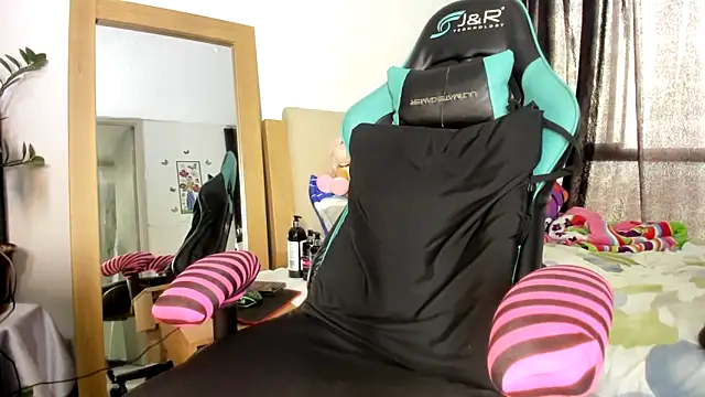 Hot Brunette34 online show from February 20, 7:19 pm