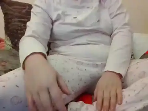 RealLittleRedRidingHood online show from November 18, 5:39 pm