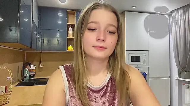 CharmingSarah online show from November 5, 2:39 pm