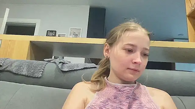 Snapshot of CharmingSarah chatting on June 24, 4:28 pm CharmingSarah online show from June 24, 4:28 pm