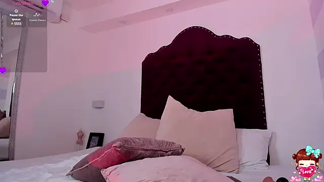 Snapshot of lucyycy chatting on February 15, 8:43 pm lucyycy online show from February 15, 8:43 pm