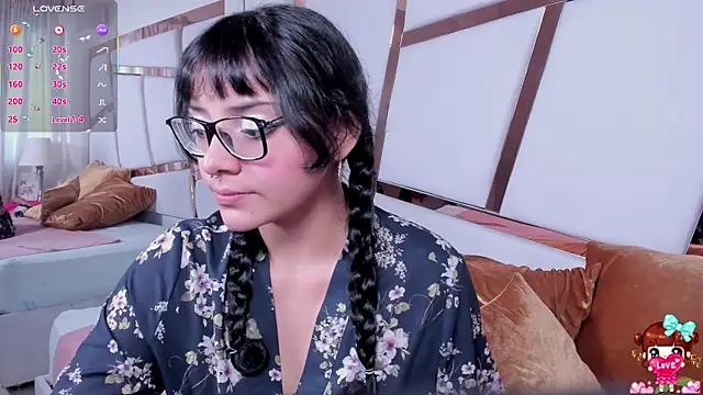 Snapshot of lucyycy chatting on September 18, 5:09 am lucyycy online show from September 18, 5:09 am