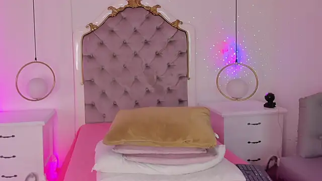 Snapshot of Meredit_Lane chatting on November 11, 7:47 pm Meredit Lane online show from November 11, 7:47 pm