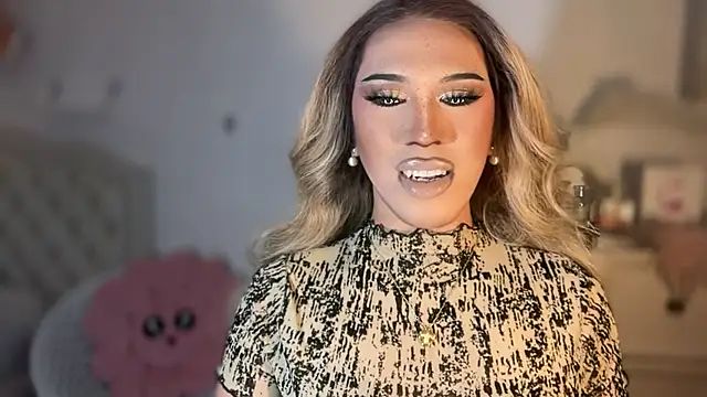 Snapshot of Ts_glamxxxx chatting on October 24, 2:08 am Ts glamxxxx online show from October 24, 2:08 am