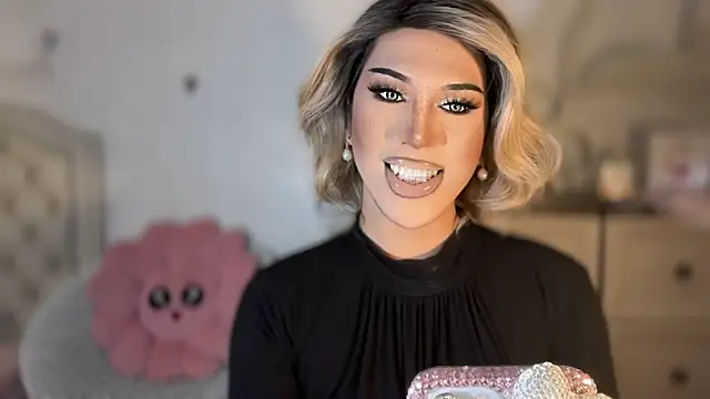 Snapshot of Ts_glamxxxx chatting on October 30, 12:56 am Ts glamxxxx online show from October 30, 12:56 am