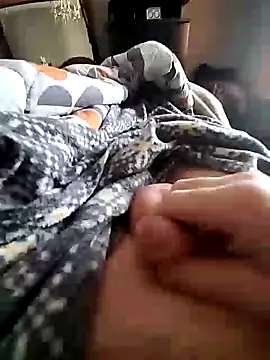 Snapshot of rem4001@xh chatting on February 2, 2:13 pm rem4001xh online show from February 2, 2:13 pm