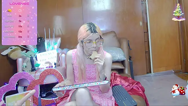 Skinygirl online show from March 7, 10:54 pm