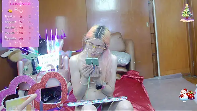 Skinygirl online show from March 8, 5:07 am