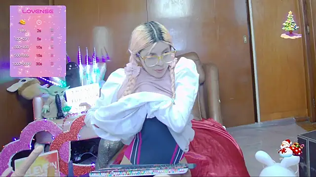 Skinygirl online show from March 16, 12:01 am