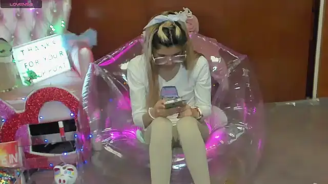 Skinygirl online show from March 8, 10:46 pm