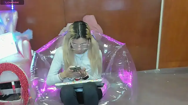 Skinygirl online show from March 21, 10:24 pm