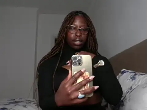 MadamIndigo online show from February 7, 7:38 pm