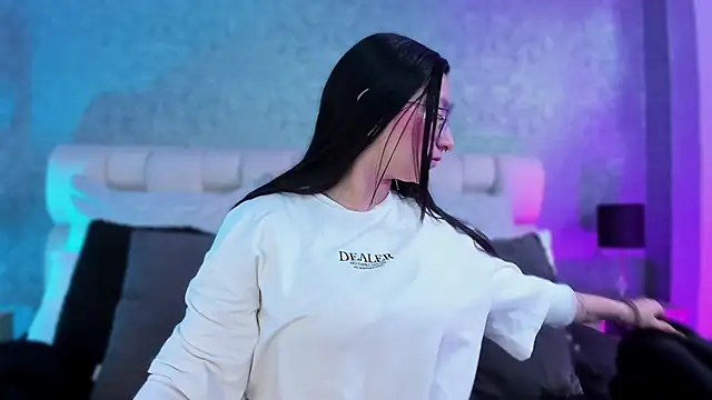 Snapshot of lucy_neil chatting on January 23, 7:07 pm lucy neil online show from January 23, 7:07 pm