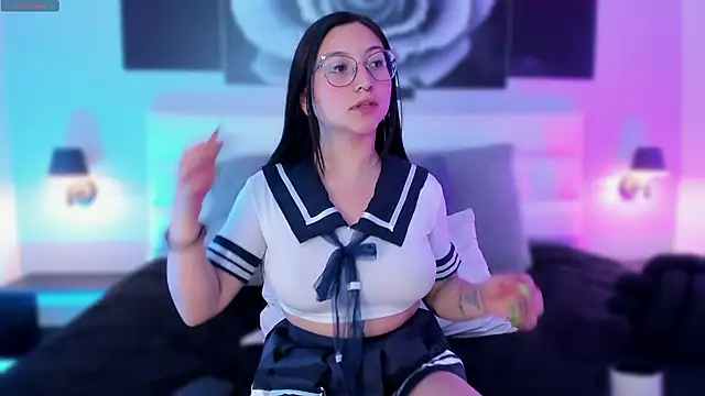 Snapshot of lucy_neil chatting on January 24, 7:07 pm lucy neil online show from January 24, 7:07 pm