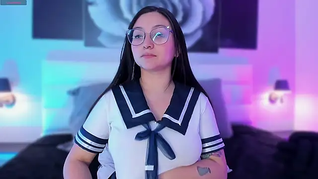 Snapshot of lucy_neil chatting on January 24, 11:23 pm lucy neil online show from January 24, 11:23 pm