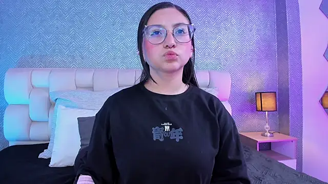 Snapshot of lucy_neil chatting on January 27, 7:03 pm lucy neil online show from January 27, 7:03 pm