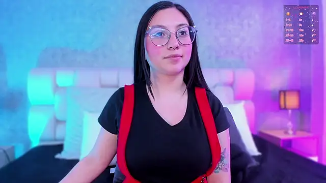 Snapshot of lucy_neil chatting on January 31, 7:08 pm lucy neil online show from January 31, 7:08 pm