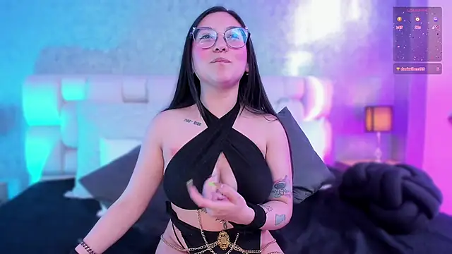 Snapshot of lucy_neil chatting on January 31, 10:10 pm lucy neil online show from January 31, 10:10 pm