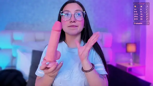 Snapshot of lucy_neil chatting on February 4, 11:49 pm lucy neil online show from February 4, 11:49 pm