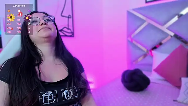 Snapshot of lucy_neil chatting on February 28, 2:53 pm lucy neil online show from February 28, 2:53 pm