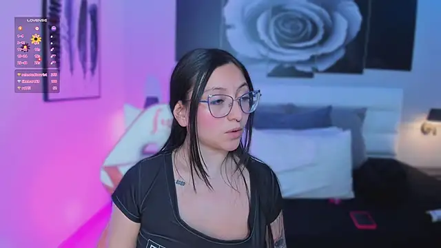 Snapshot of lucy_neil chatting on March 1, 12:28 am lucy neil online show from March 1, 12:28 am