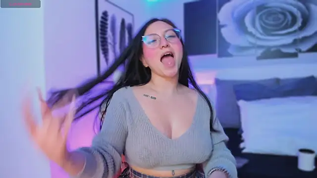 Snapshot of lucy_neil chatting on March 19, 7:06 pm lucy neil online show from March 19, 7:06 pm