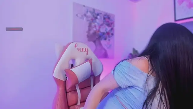 Snapshot of lucy_neil chatting on October 19, 2:34 am lucy neil online show from October 19, 2:34 am