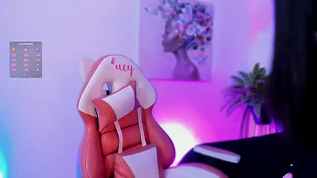 Snapshot of lucy_neil chatting on October 25, 2:52 am lucy neil online show from October 25, 2:52 am