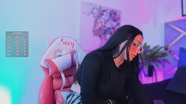 Snapshot of lucy_neil chatting on November 2, 2:36 am lucy neil online show from November 2, 2:36 am