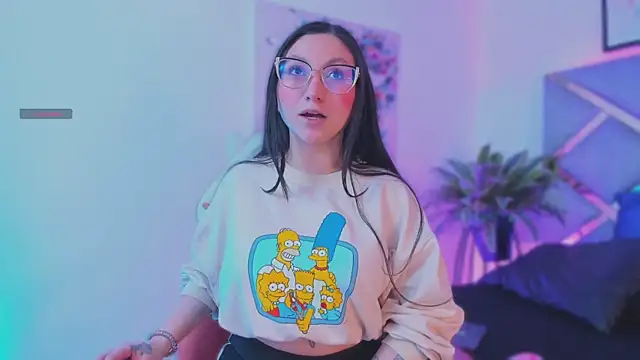 Snapshot of lucy_neil chatting on November 14, 2:32 am lucy neil online show from November 14, 2:32 am