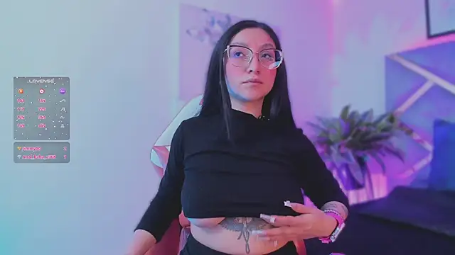 Snapshot of lucy_neil chatting on November 18, 3:38 pm lucy neil online show from November 18, 3:38 pm