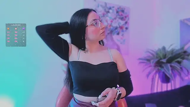 Snapshot of lucy_neil chatting on December 2, 2:50 am lucy neil online show from December 2, 2:50 am