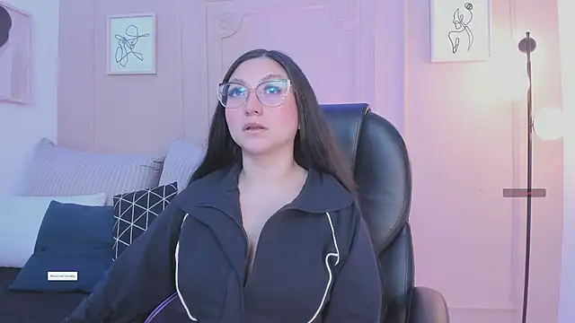 lucy neil online show from April 19, 2:33 am