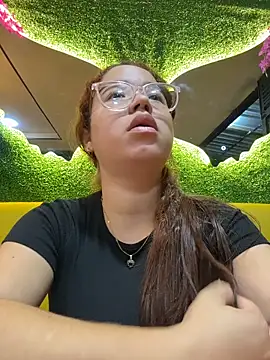 Lucyklein2022 online show from October 26, 1:00 am