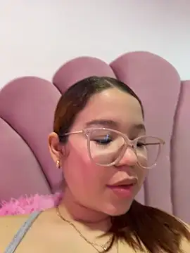 Lucyklein2022 online show from July 25, 2:03 pm
