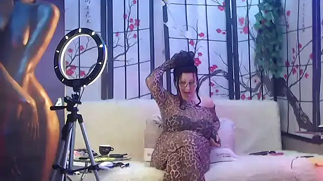 NightOrhideya online show from April 20, 6:20 pm