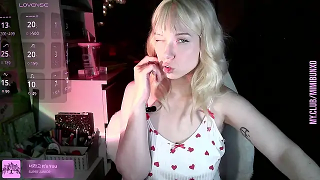 Snapshot of freya_sunny chatting on June 14, 5:09 am freya sunny online show from June 14, 5:09 am