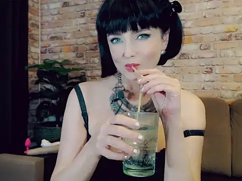  Alexis Bloom  online show from February 2, 6:26 am