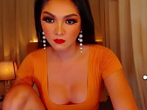 Snapshot of mistressseductionleah chatting on April 19, 8:44 pm mistressseductionleah online show from April 19, 8:44 pm