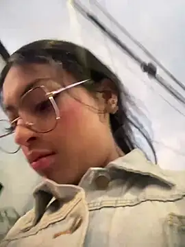 vaness weet online show from December 29, 11:08 pm