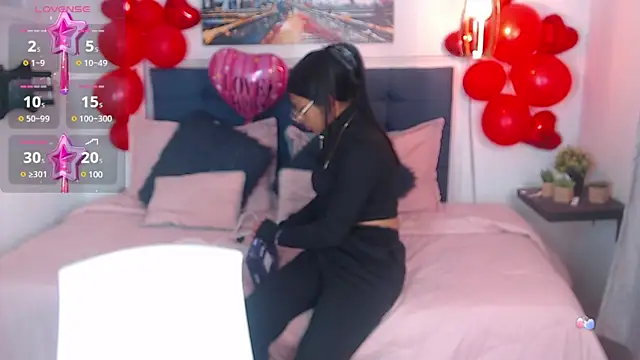 vaness weet online show from February 3, 12:36 am