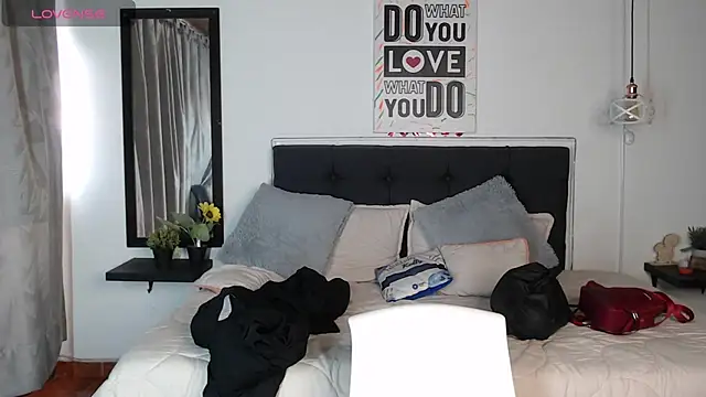 vaness weet online show from March 10, 8:01 pm