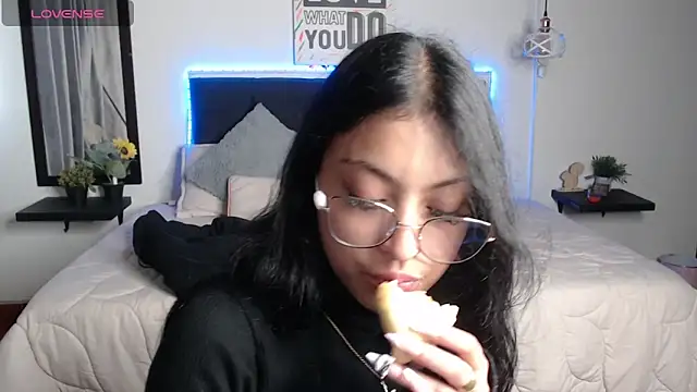 vaness weet online show from March 11, 8:20 pm