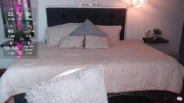 vaness weet online show from March 13, 11:59 pm