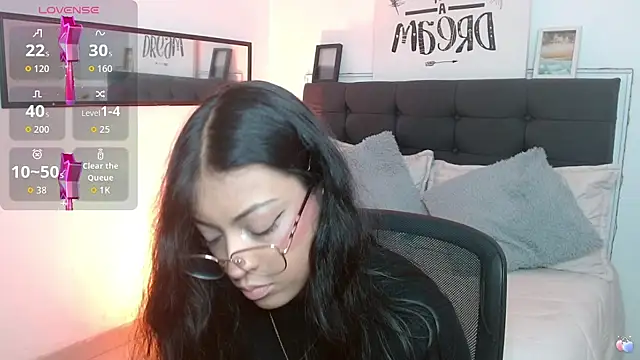 vaness weet online show from October 11, 7:34 pm