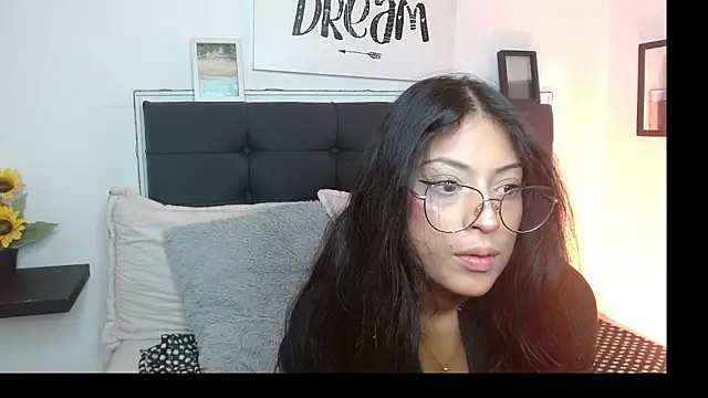 vaness weet online show from October 19, 8:09 pm