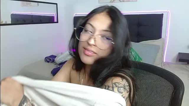 vaness weet online show from April 21, 7:50 pm