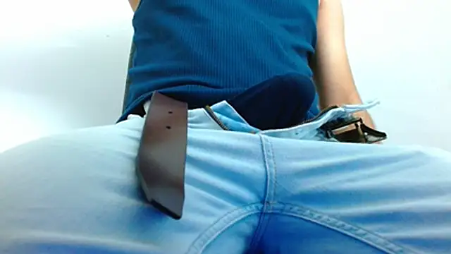 tuyo1995 online show from April 24, 8:55 pm