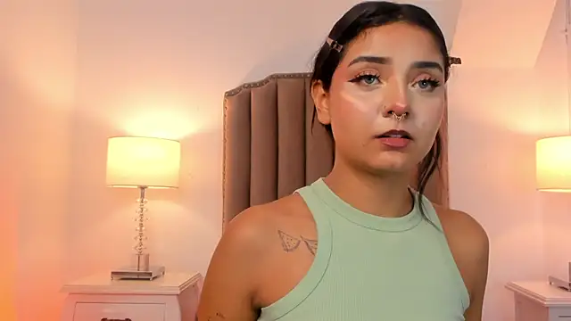 Emma Torres   online show from February 28, 11:58 am