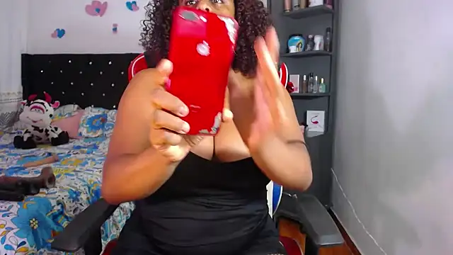 Snapshot of BellaKarla chatting on May 15, 11:23 pm BellaKarla online show from May 15, 11:23 pm